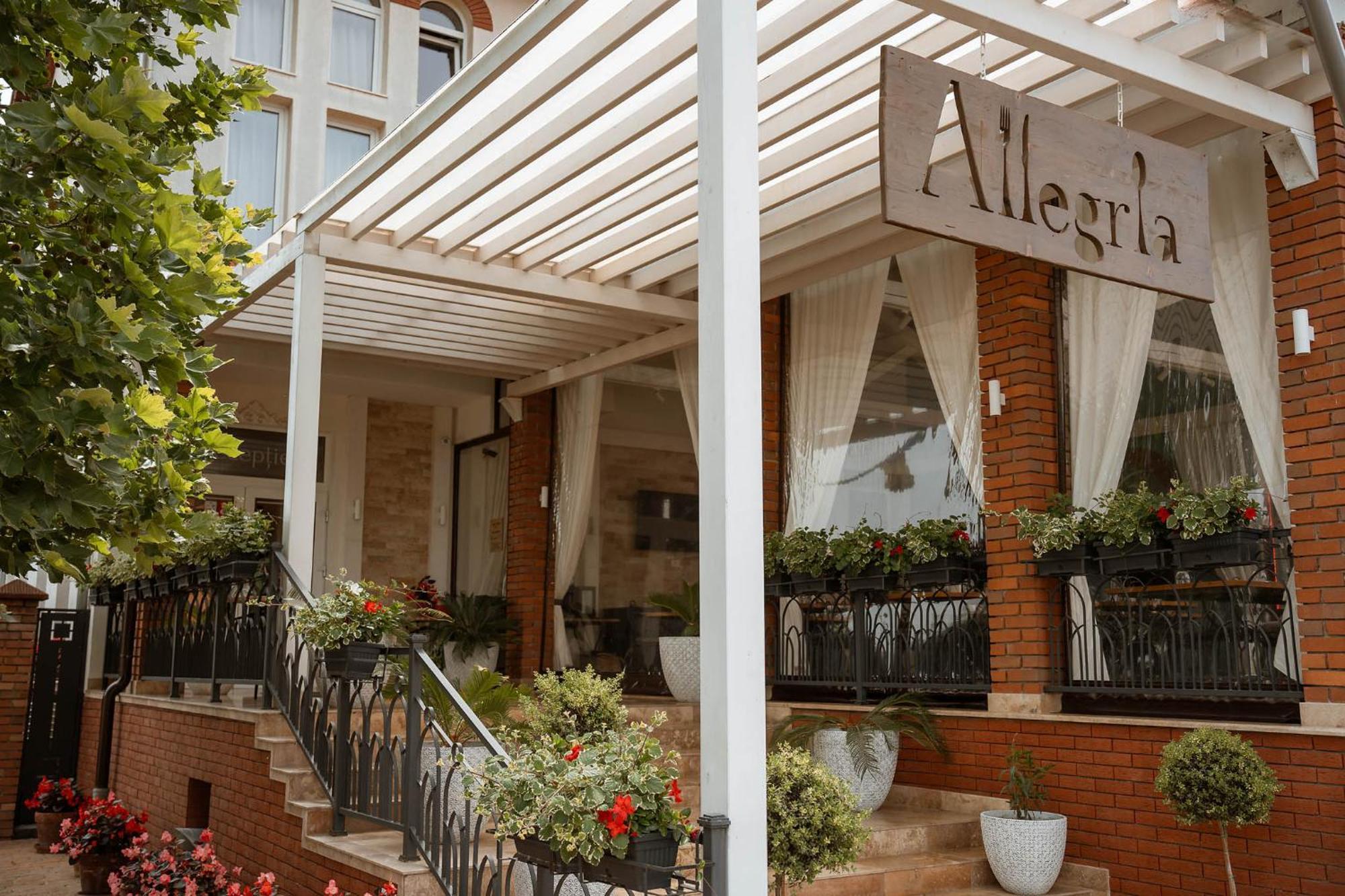 Allegria Hotel Spa Baile 1 Mai Bagian luar foto
